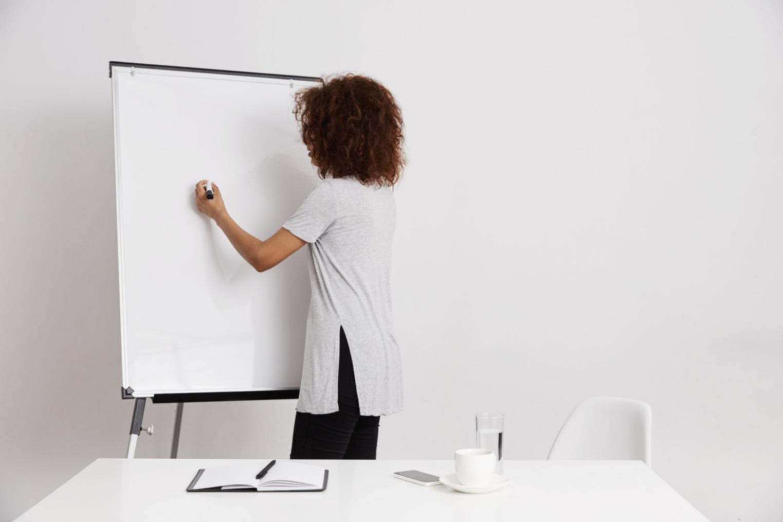 Tableau de bord financier avec indicateurs de performance budgétaire